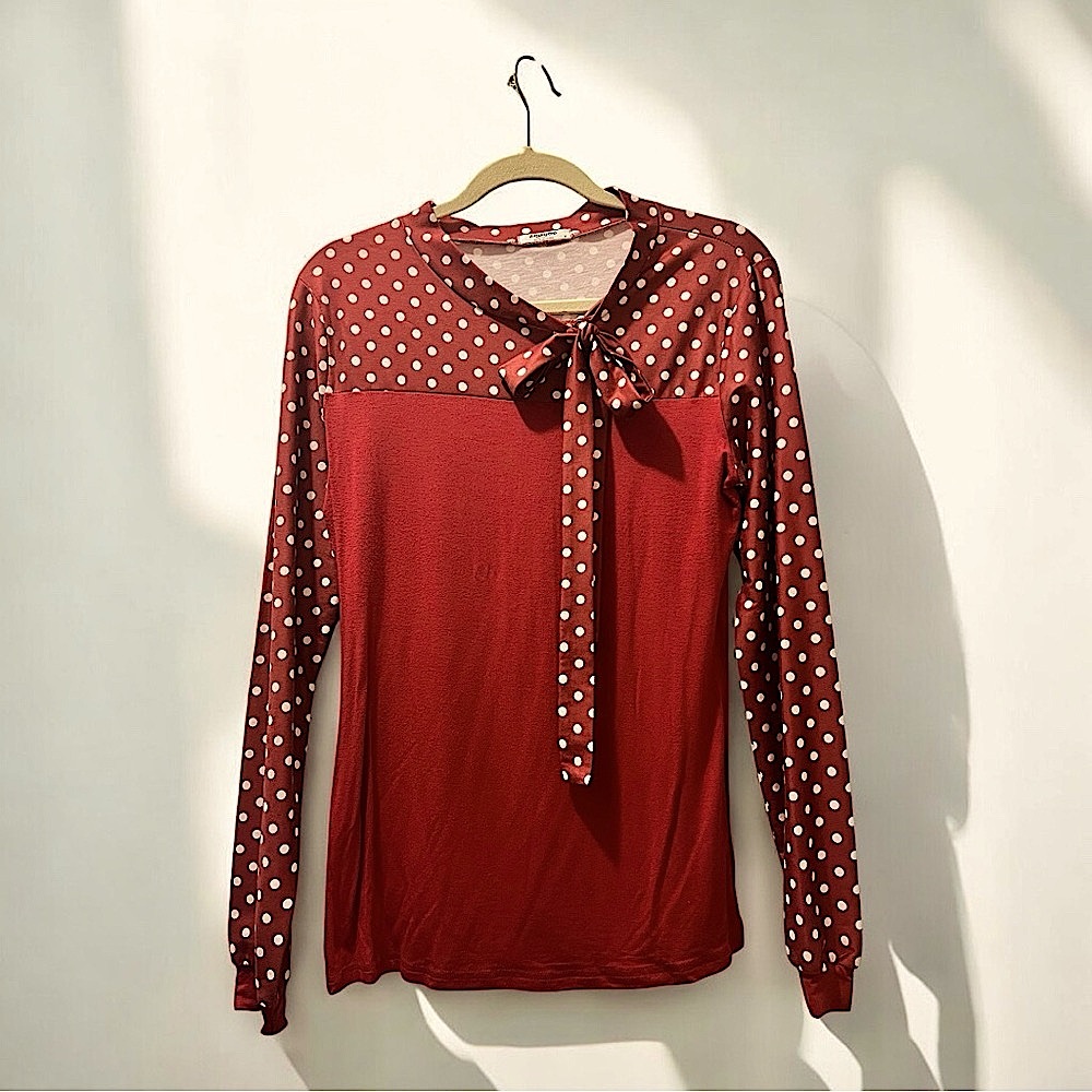 Chic Red Polka Dot Blouse - Picture 2 of 3